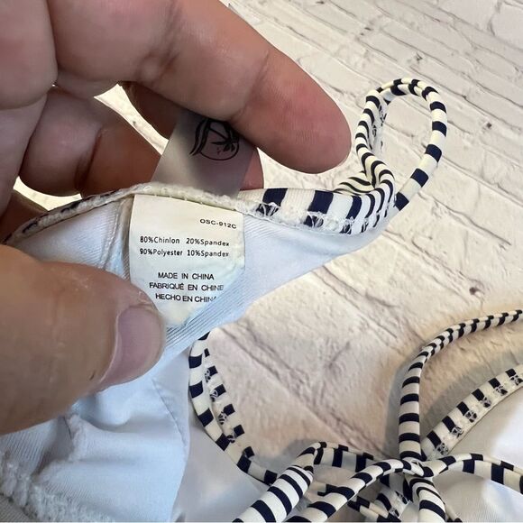 Cupshe Blue and White Bikini Top size small - Picture 4 of 4